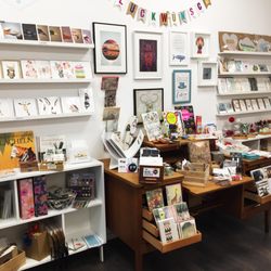 Serendipity - Papeterie-Ecke mit ausgefallenen Grußkarten, Drucken, etc.