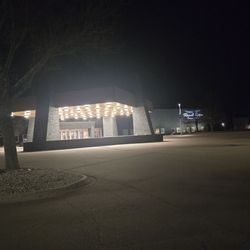 Royal River Casino & Hotel - Well lit front entrance