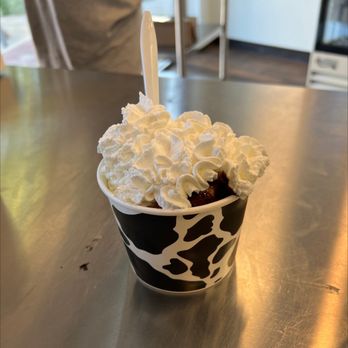 Ice Cream Place - It's the double scoop Dulce De Leche  Cheesecake and the Khalid's Almond Fudge! - Ice Cream & Frozen Yogurt Near Me - Southlake, Texas
