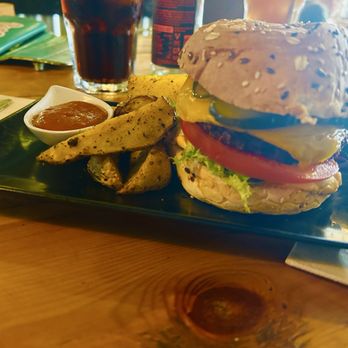 Vega - Cheeseburger - Vegan Near Me - Madrid, M Vega - Cheeseburger - Vegan Near Me - Madrid, M