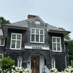 CHANEL Hamptons Seasonal Boutique - Exterior