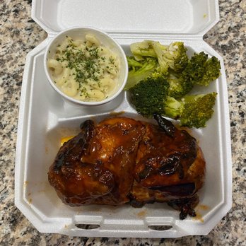 Smokin Chikin - Bbq chicken breast, Mac and Cheese, Sauteed Broccoli - Barbeque Near Me - Clarksville, Tennessee Smokin Chikin - Bbq chicken breast, Mac and Cheese, Sauteed Broccoli - Barbeque Near Me - Clarksville, Tennessee