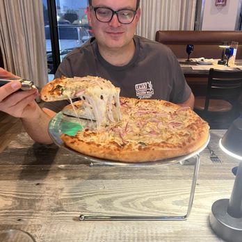 Mamma Mia - Chicken Alfredo Pizza - Italian Near Me - Riverside, California