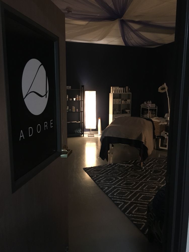 Adore Aesthetics Lounge Logo
