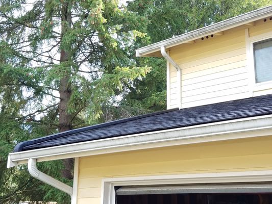 Mountain Goat Roofing - AFTER. Front view after re-roofing, showing the color-coordinated gutter pipe atop the new tiles. - Lynnwood, WA Mountain Goat Roofing - AFTER. Front view after re-roofing, showing the color-coordinated gutter pipe atop the new tiles. - Lynnwood, WA