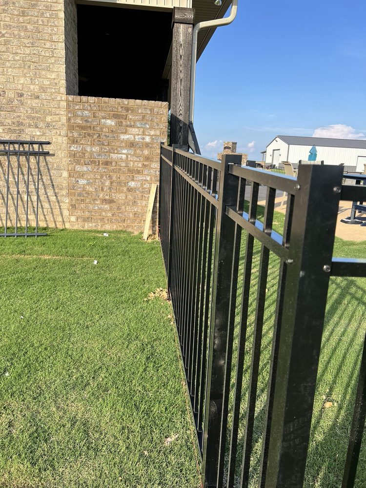 Slide of Vista Fence & Roofing