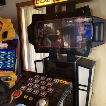 Dominic's Pizza - One of the overly priced Broken games - Pizza Near Me - Pocono Lake, Pennsylvania Dominic's Pizza - One of the overly priced Broken games - Pizza Near Me - Pocono Lake, Pennsylvania