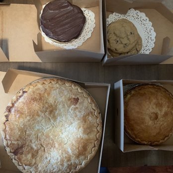 The Magpie Bakery - 9" Steak and Ale Pie , Mac and cheese pie, chocolate chip cookies and chocolate cheesecake - Bakeries Near Me - Bloomingdale, New Jersey