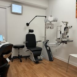 Urban Optics Optometric Center - Experience a clean, contemporary, and relaxed atmosphere in our eye exam room.