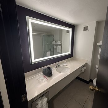 Harrah's Laughlin - A Caesars Rewards Destination - Room 30313 - Hotels Near Me - Laughlin, Nevada