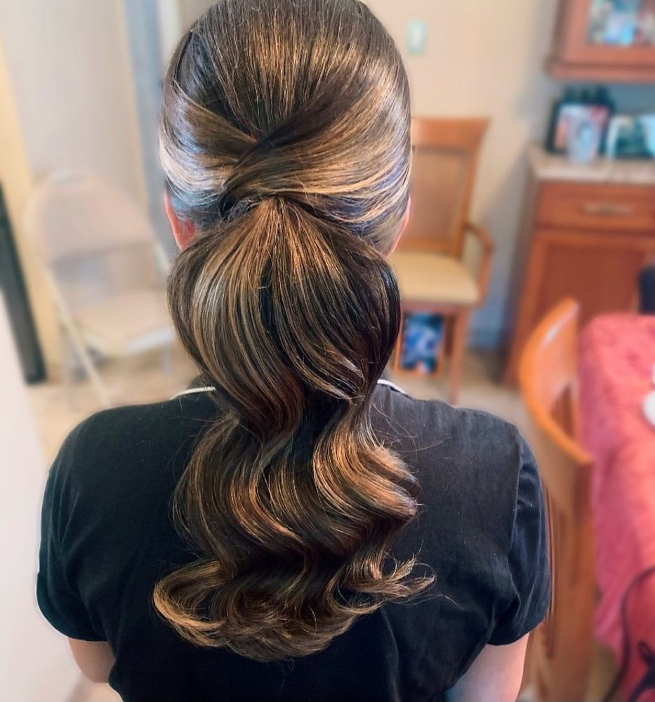 Freelance Formal Hairstylist Logo