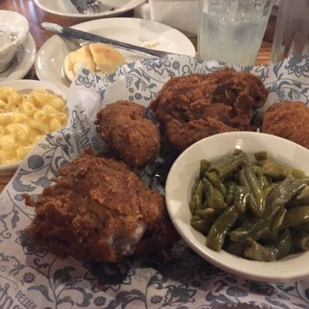 Cracker Barrel - Southern fried chicken with macaroni and cheese and green beans - American Near Me - San Marcos, Texas Cracker Barrel - Southern fried chicken with macaroni and cheese and green beans - American Near Me - San Marcos, Texas