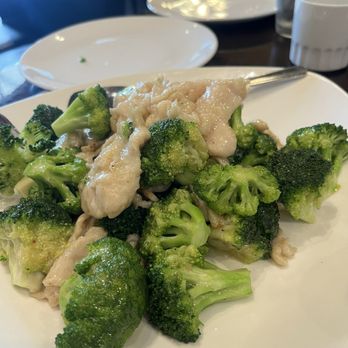 Shu House Restaurant - Chicken and broccoli - Szechuan Near Me - Kendall Park, New Jersey Shu House Restaurant - Chicken and broccoli - Szechuan Near Me - Kendall Park, New Jersey