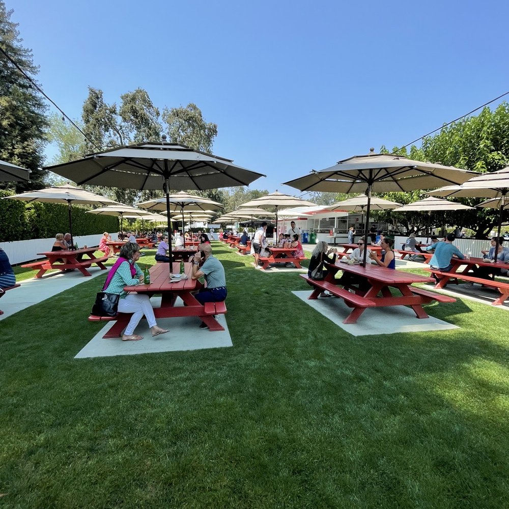 Gott's St. Helena - Patio - Burgers Near Me - Saint Helena, California