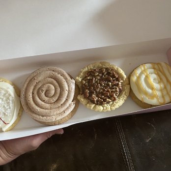 Crumbl - Georgetown - Bakeries Near Me - Georgetown, Texas