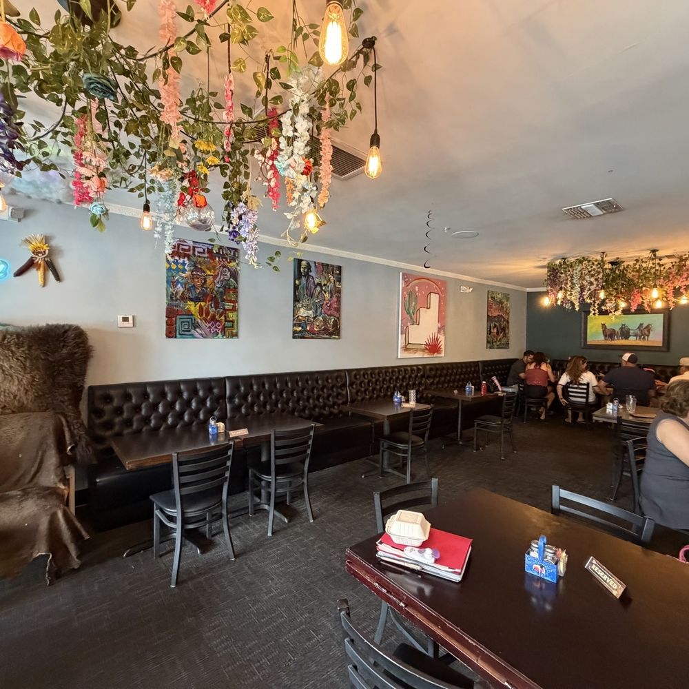 The Frybread Lounge - The dining room - Lounges Near Me - Scottsdale, Arizona