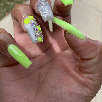 Lux Nail Boutique - Nail Salons Near Me - Chicago, Illinois