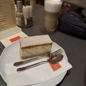 OBERLAA - Neapolitan - Cafes Near Me - Vienna, 9