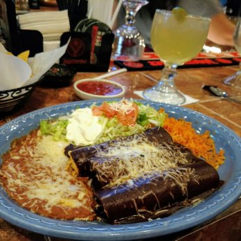 La Fiesta - Amazing chicken mole Enchiladas! - Mexican Near Me - Maumee, Ohio La Fiesta - Amazing chicken mole Enchiladas! - Mexican Near Me - Maumee, Ohio