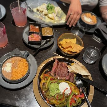 La Popular - Steak Fajitas Enchiladas Blancas - Mexican Near Me - Porter Ranch, California La Popular - Steak Fajitas Enchiladas Blancas - Mexican Near Me - Porter Ranch, California