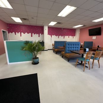 Sprinkles Homemade Ice Cream - a waiting area in a dental office - Ice Cream & Frozen Yogurt Near Me - Bunnlevel, North Carolina Sprinkles Homemade Ice Cream - a waiting area in a dental office - Ice Cream & Frozen Yogurt Near Me - Bunnlevel, North Carolina
