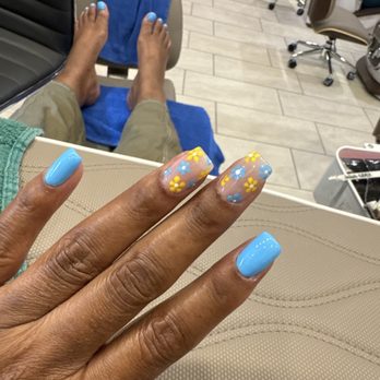 Levue Nails & Spa - Nail designs - Nail Salons Near Me - Redmond, Washington