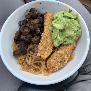 Fresh Kitchen - Sweet potato noodles, mushrooms, almond chicken and avocado bowl - Vegetarian Near Me - Boca Raton, Florida