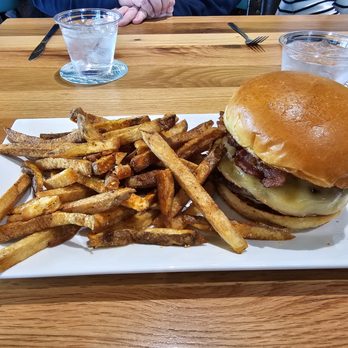 Siren Rock Brewing - EVA of Destruction Burger - Breweries Near Me - Rockwall, Texas Siren Rock Brewing - EVA of Destruction Burger - Breweries Near Me - Rockwall, Texas