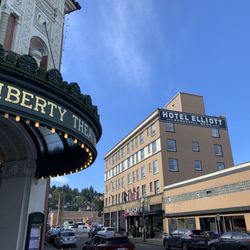 Hotel Elliott - Hotel from the street