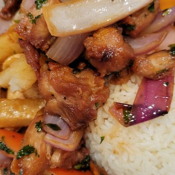 Baileys Peruvian Cuisine - Saltado de Pollo - Peruvian Near Me - Whittier, California