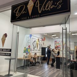 Da’Villas Creme and Cookie - Store front upstairs by the escalator