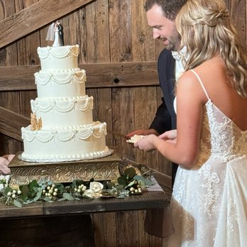 Virginia's Cakes Cafe & Bakery - Wedding cake - Bakeries Near Me - Spring, Texas Virginia's Cakes Cafe & Bakery - Wedding cake - Bakeries Near Me - Spring, Texas