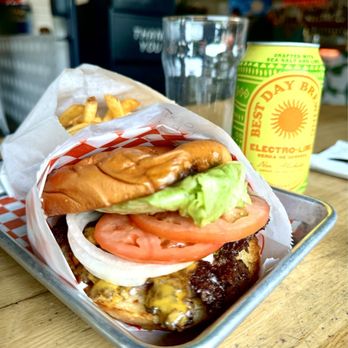 Hamburger Hut - The "Single" with everything (but pickles) - Cocktail Bars Near Me - Encinitas, California Hamburger Hut - The "Single" with everything (but pickles) - Cocktail Bars Near Me - Encinitas, California