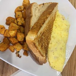 Saddle Creek Grill - Sunseeker Resorts - Ham & Cheese Omelette