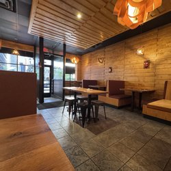 Nom Nom Ramen - Inside seating