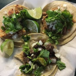 Tacos de pollo, carne, and cerdo