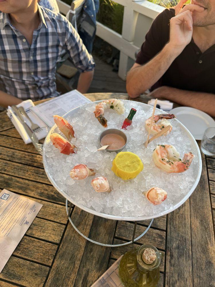Duryea's Lobster Deck & Seafood Market Logo