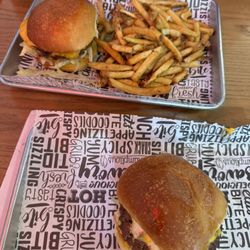 MOOYAH Burgers, Fries & Shakes - MOOYAH Cheeseburger