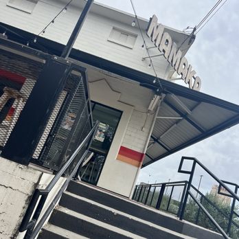 Mamaka Bowls - Outside - Acai Bowls Near Me - Waco, Texas