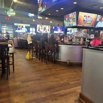 Pluckers Wing Bar - Webster - Chicken Wings Near Me - Webster, Texas Pluckers Wing Bar - Webster - Chicken Wings Near Me - Webster, Texas