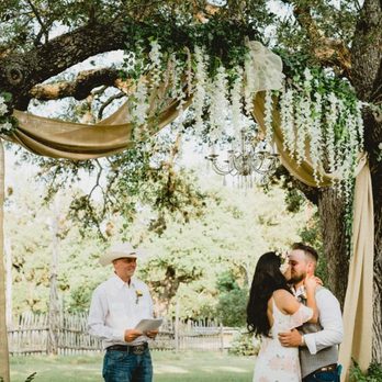 Full Moon Inn - Kim-Carnley wedding at Full Moon Inn Bed and Breakfast, May 2017. - Bed & Breakfast Near Me - Fredericksburg, Texas Full Moon Inn - Kim-Carnley wedding at Full Moon Inn Bed and Breakfast, May 2017. - Bed & Breakfast Near Me - Fredericksburg, Texas