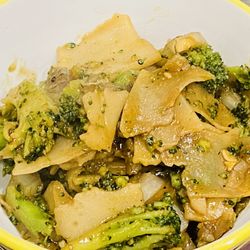 MT Supermarket - Homemade rice noodles and broccoli.