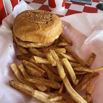Mad Madeline's Grill - Burgers Near Me - Temecula, California