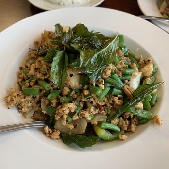Sri Thai Cuisine - Crispy basil chicken and shrimp - Thai Near Me - Vancouver, Washington Sri Thai Cuisine - Crispy basil chicken and shrimp - Thai Near Me - Vancouver, Washington