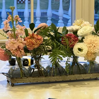 Les Fleurs - 5 vase flower arrangement - Florists Near Me - Andover, Massachusetts