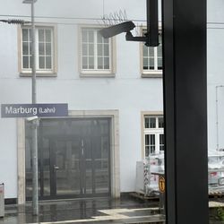 Hauptbahnhof Marburg Lahn - ...Sonne mal wieder kaputt - tropft
