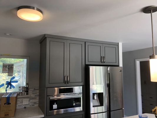 Kitchen Remodel with Custom Cabinets - Beautifully crafted cabinets built using maple hardwood and custom lacquer color. Kitchen Remodel with Custom Cabinets - Beautifully crafted cabinets built using maple hardwood and custom lacquer color.