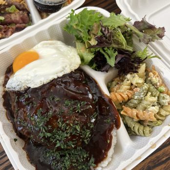 Pioneer Saloon - Loco moco plate - Japanese Near Me - Honolulu, Hawaii