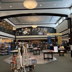 Barnes & Noble - Interior