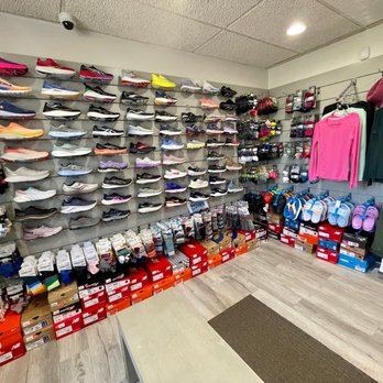 Dick Pond Athletics - Shoe Stores Near Me - Carol Stream, Illinois